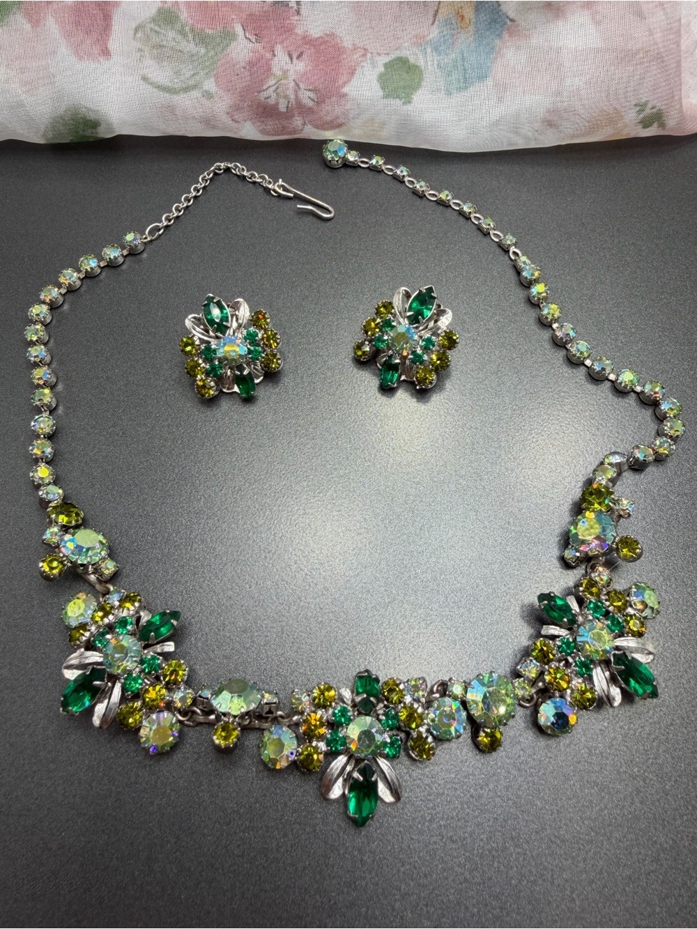 🎊🎉🎂Vintage Continental Emerald & Olive Floral Necklace & Earring Set #43set